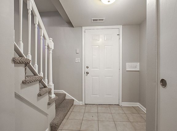 2nd image of 811 Blackhawk Dr