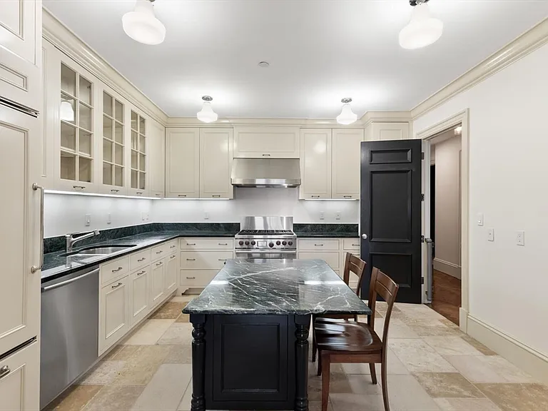 20 Beacon St #4 — Photo 11