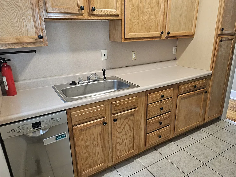 891 Beaconsfield Ave #1 — Photo 9