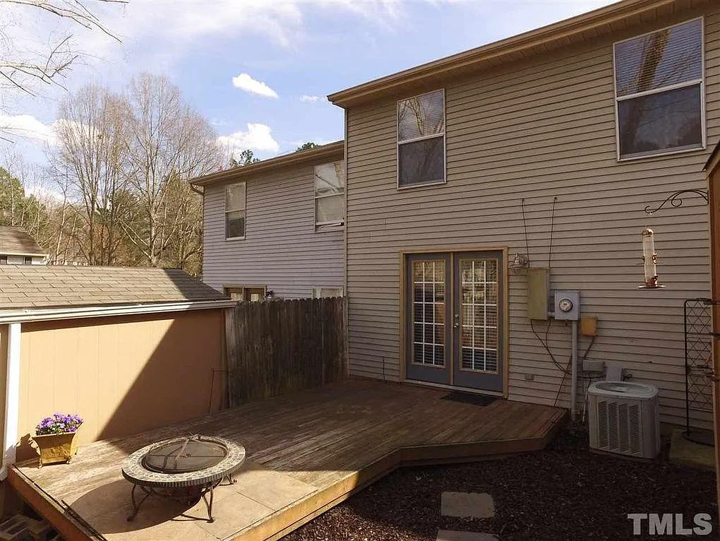 3 bed, 2.5 bath, 1300 sqft, $1,800 — Photo 4