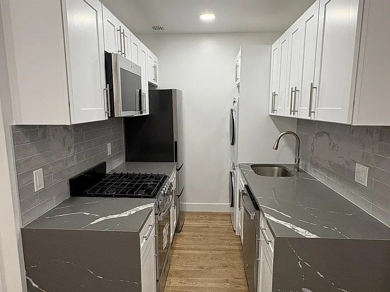 320 E 92nd St #1FW — Photo 2