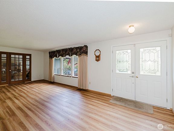 4th image of 26217 Edgewater Place NW