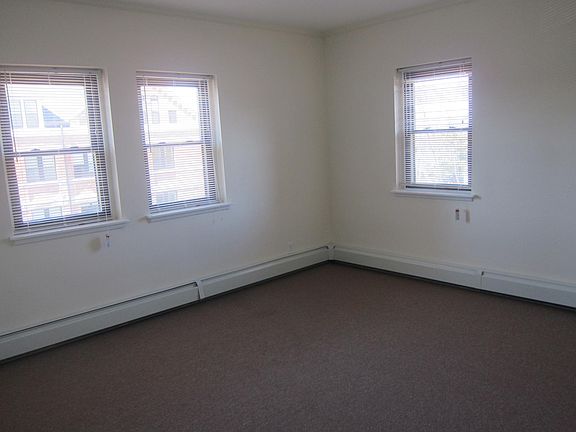 3rd image of 1050 Hancock St APT C4