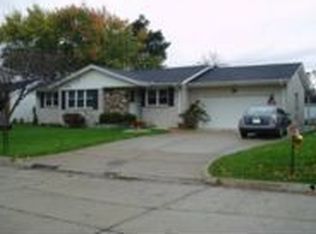 520 Fox Dr, Monroe, MI 48161