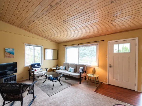 310 N Berrien St, New Buffalo, MI 49117