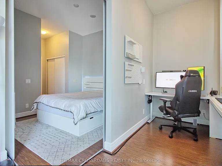 112 George St S #S805 — Photo 11