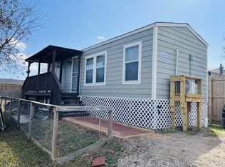 421 14th St, San Leon, TX 77539