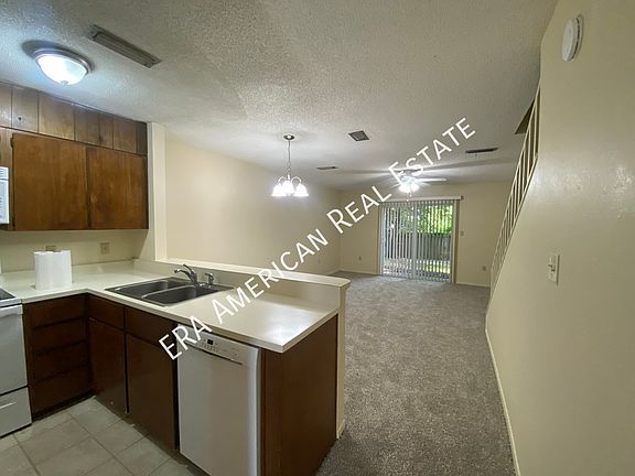 4th image of 419 Hollywood Blvd NW #D