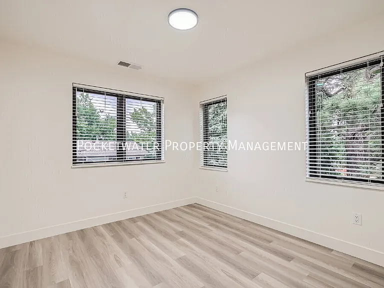 3595 Darley Ave — Photo 21