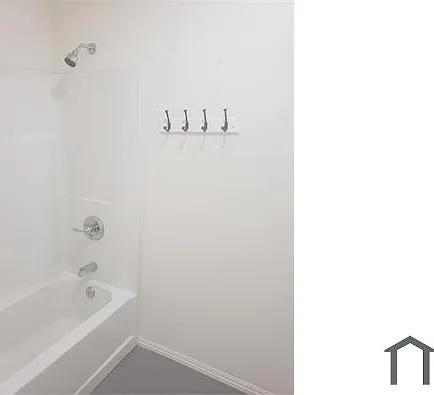 1910 W 4th St #2 — Photo 3