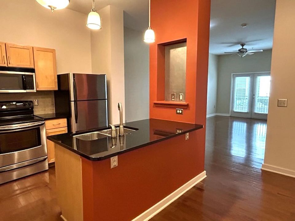 1 Bedroom 1 Bath 770 sq ft. upgraded unit with Real Hardwoods, Granite and Stainless Steel Appiances. Main level parking