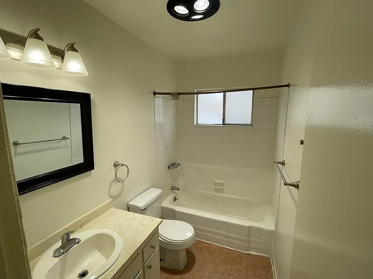 1400 N Fairfax Ave #4 — Photo 14