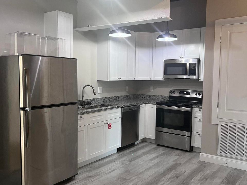 1st image of 902 Howard Ave #8