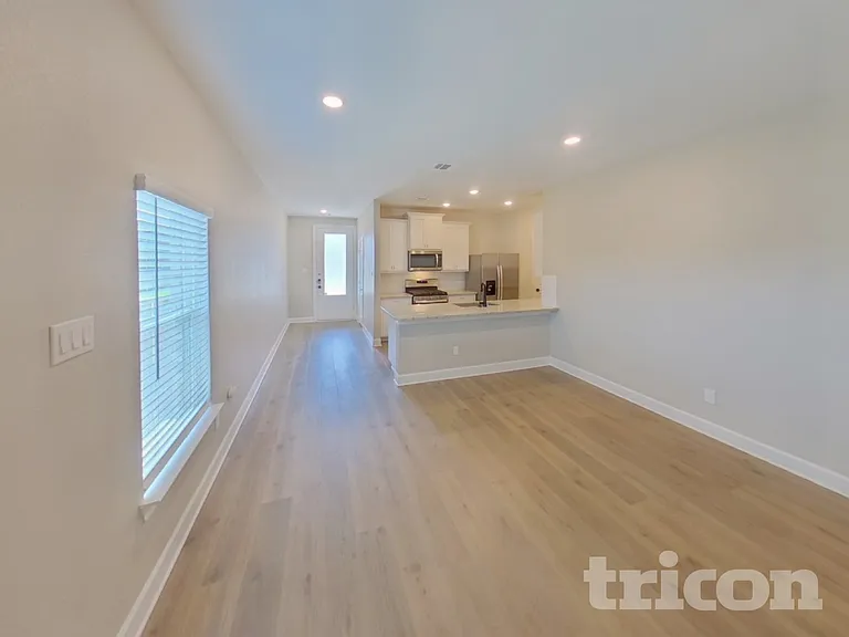 1105 Butler Ave — Photo 4