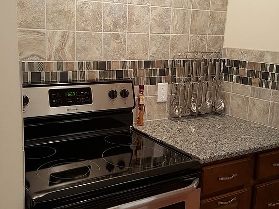 3rd image of 4519 Shirley St