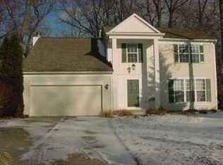 2817 Orbit Dr, Lake Orion, MI 48360