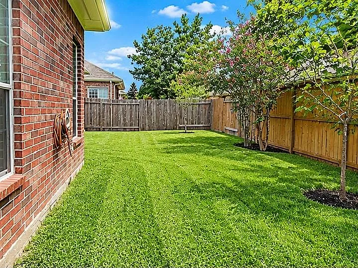 3 bed, 2.0 bath, 2207 sqft, $2,500 — Photo 4