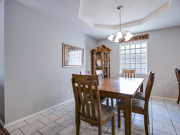 3rd image of 5221 Oak Grove Blvd