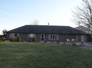 4039 SE 21st St, Tecumseh, KS 66542