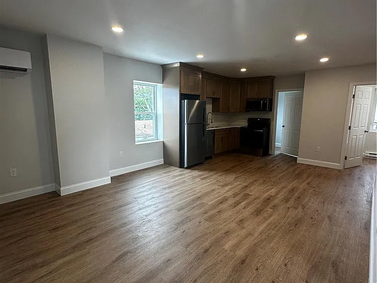 348 Main St #3 — Photo 6