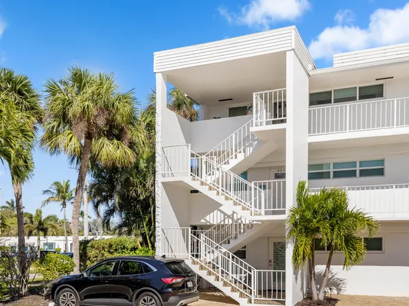 404 Broad Ave S, Naples, FL 34102