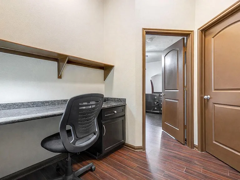 940 Oak Lynn Dr — Photo 16