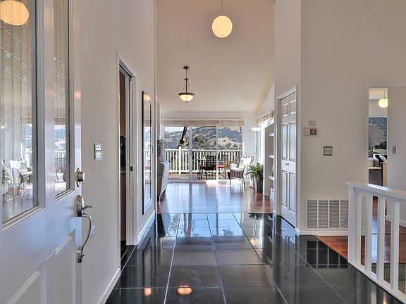 4th image of 3440 Oak Hill Ct