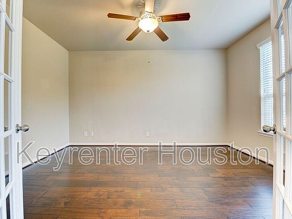 4th image of 9722 Victoria Rose Ln