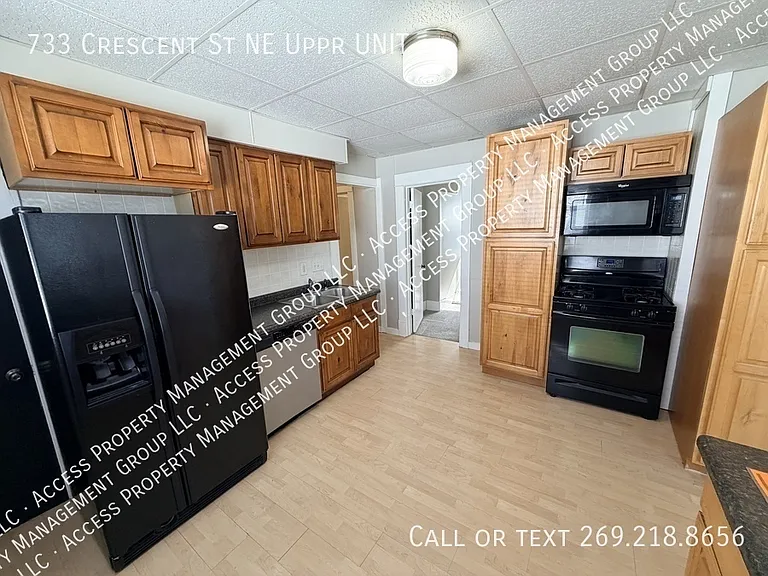 733 Crescent St NE — Photo 10