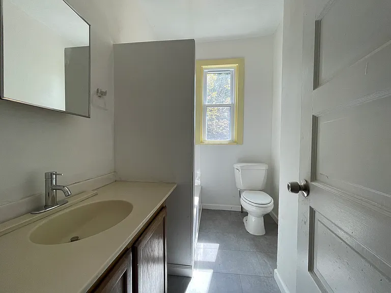 120 1st St #2 — Photo 4