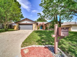 2301 Lavon Creek Ln, Arlington, TX 76006