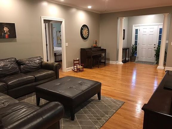 5th image of 31 Cedar Point Cir
