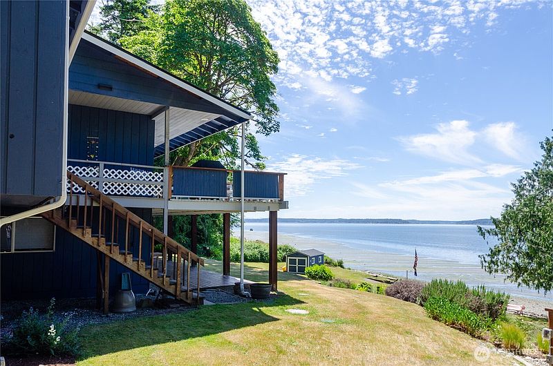 2nd image of 7504 Crescent Beach Road NW