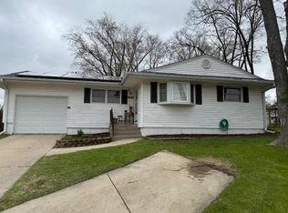 1408 Apache Dr, Rockford, IL 61107