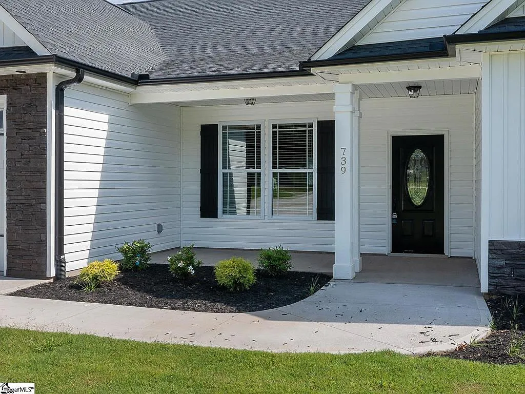 3 bed, 2.5 bath, 2108 sqft, $2,400 — Photo 3