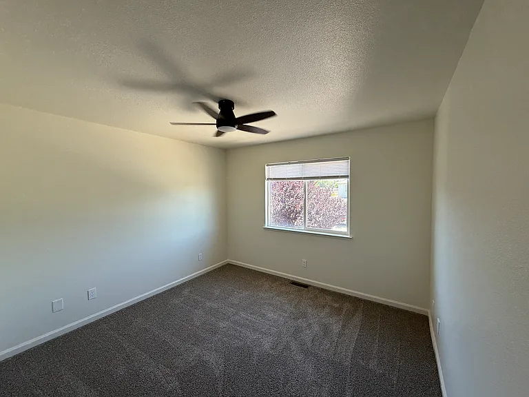 625 Sunny Ln #D — Photo 6
