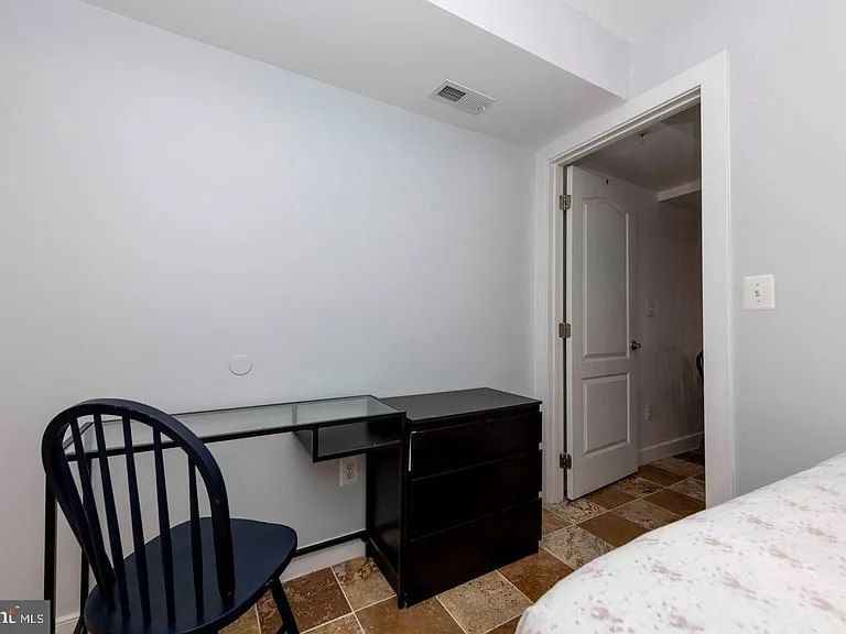 514 Hobart Pl NW #1 — Photo 9