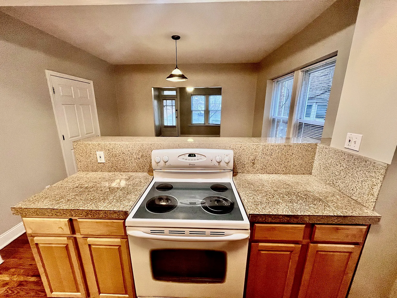 1 bed, 800 sqft, $1,095 — Photo 4