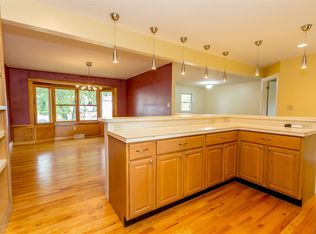 10 Vandenburg Ln, Halfmoon, NY 12065