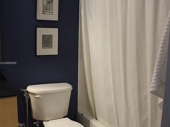 4th image of 444 NE 30th St Unit 1104