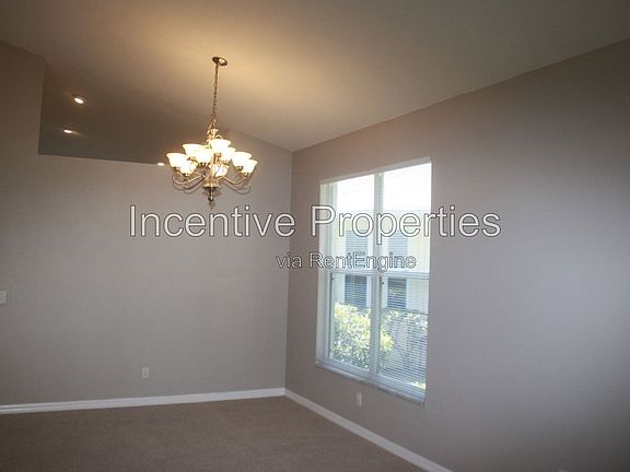 5th image of 817 Lakeworth Cir