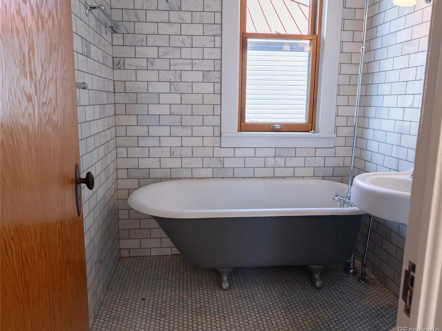 2 bed, 1.0 bath, 1029 sqft, $2,800 — Photo 2