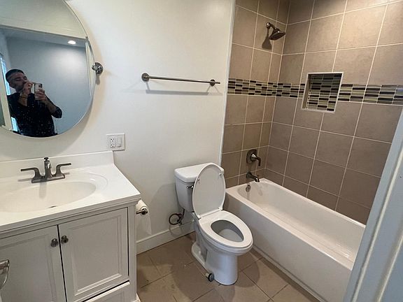 5th image of 874 E Ladera St #102