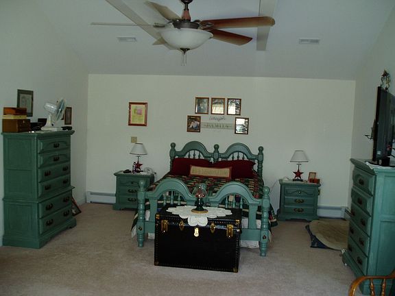 *HUGE Master Suite*