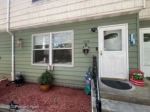 3rd image of 1256 Chateau Dr