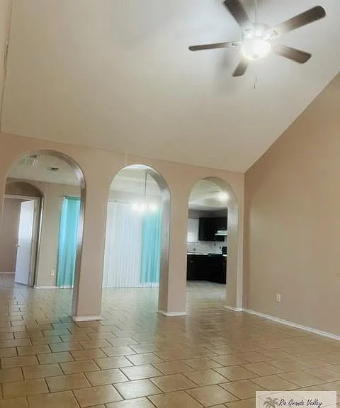 2820 Vienna St — Photo 2