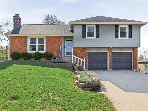 14120 S Cottonwood Dr, Olathe, KS 66062