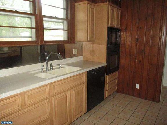 5th image of 123 W Plumstead Ave