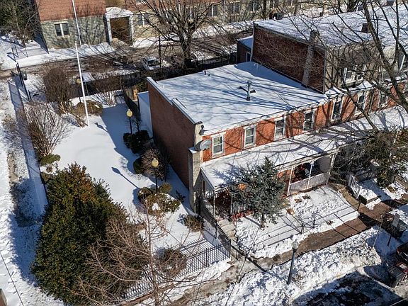 2nd image of 729 W 9th St