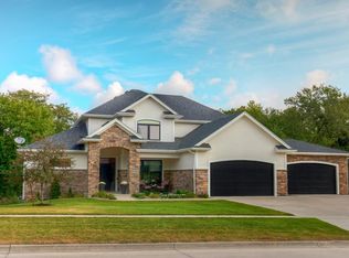 3945 Indian Ridge Dr, Waukee, IA 50263